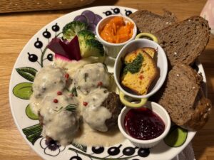 ママの手ごねミートボールプレート