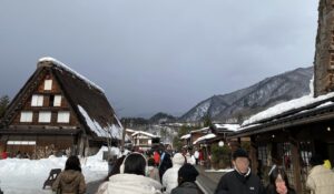 大混雑の白川郷