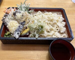 舞茸天ザルひもかわうどん