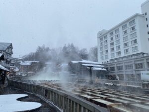雪の中の草津温泉湯畑