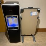 冷水機とズボンプレッサー