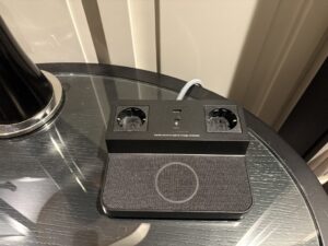 USBポート付きワイヤレス充電器