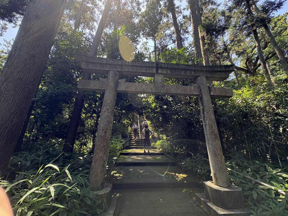 熊野神社の鳥居と石段
